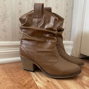 Gently worn Western-style cowboy boots with pull-up tabs — Comfortable Low Heel